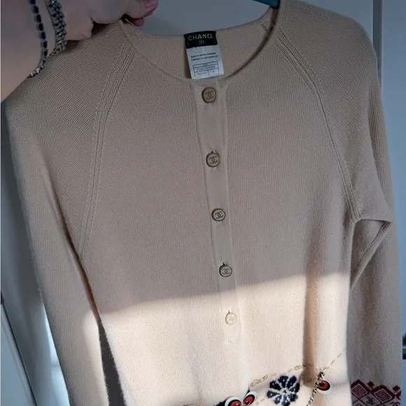 Chanel cashmere dress - Picture 4 of 9